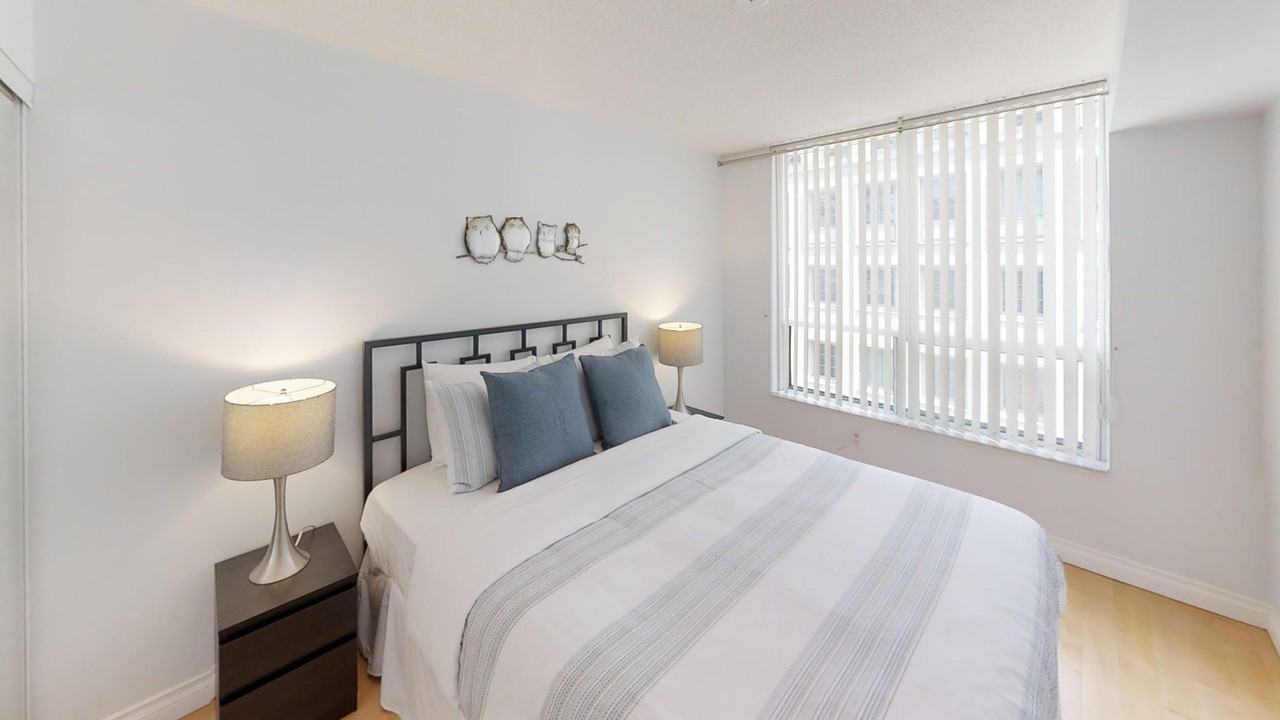 168 Simcoe Street - Photo 4 of 10