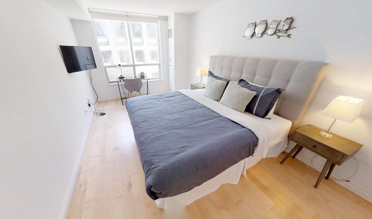 168 Simcoe Street - Photo 5 of 10