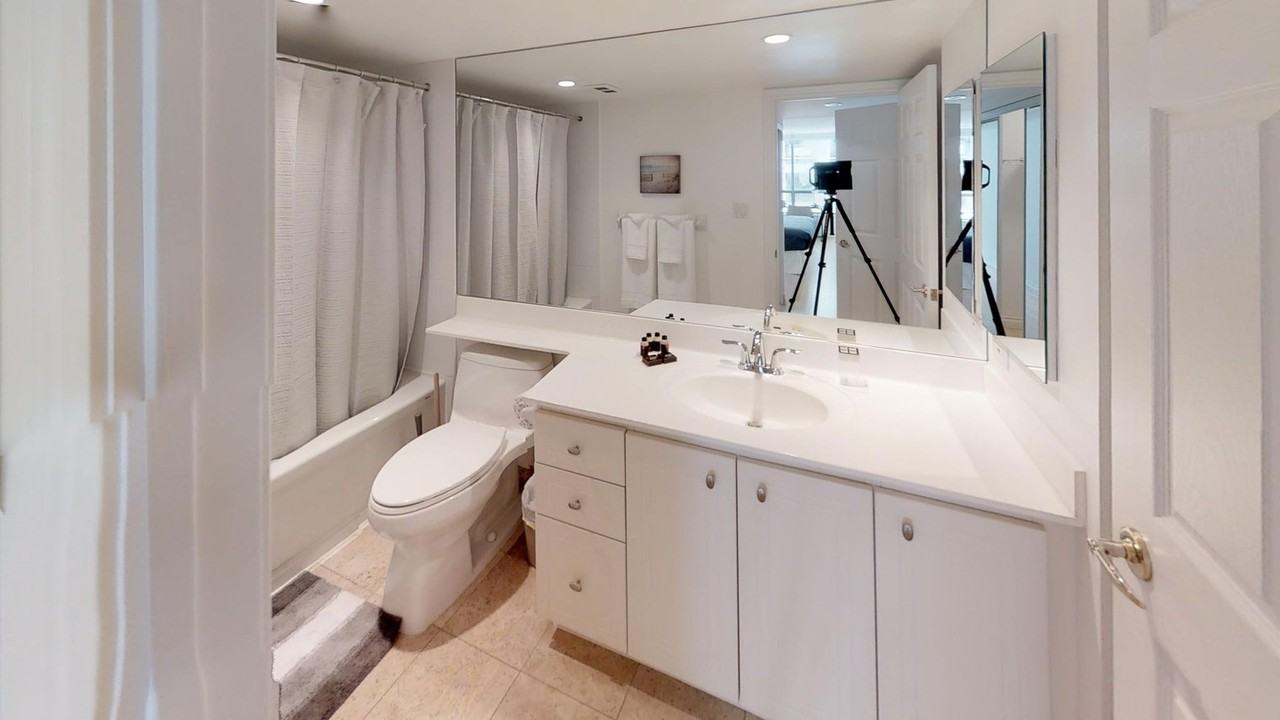 168 Simcoe Street - Photo 7 of 10