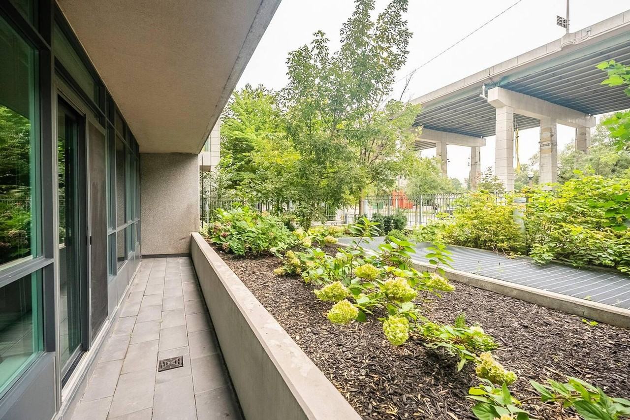 250 Fort York Blvd #1037038P - Photo 3 of 23