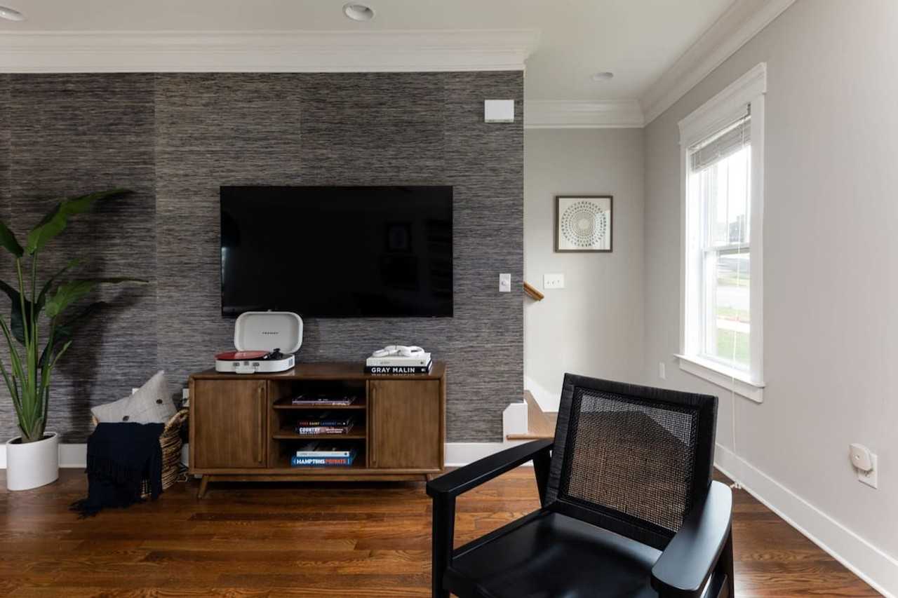 1302 Wedgewood Ave #1043946P - Photo 3 of 36