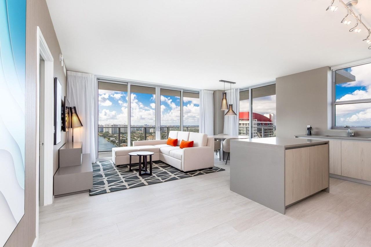 2721 Hallandale Beach Boulevard - Photo 3 of 58