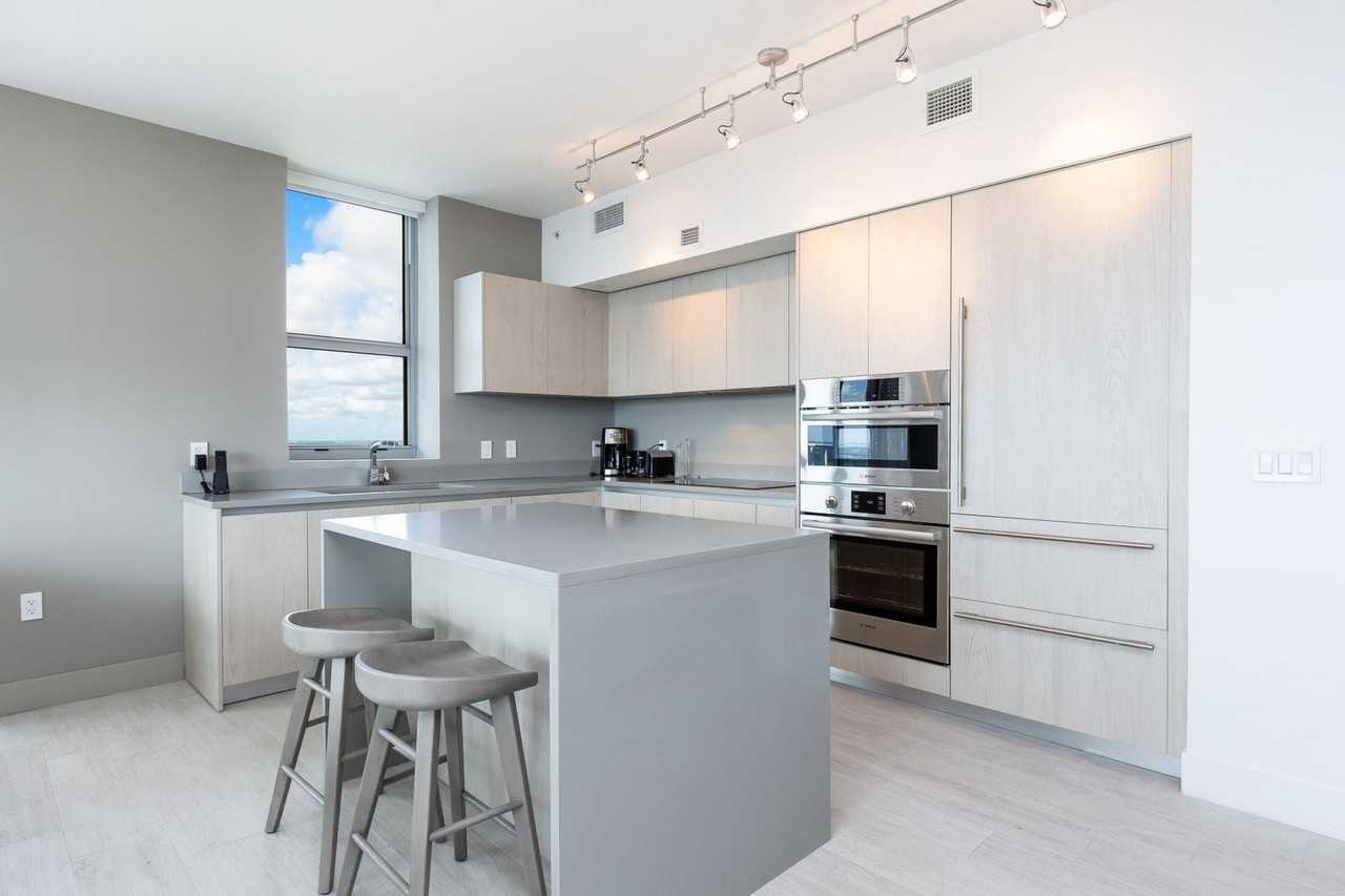 2721 Hallandale Beach Boulevard - Photo 6 of 58