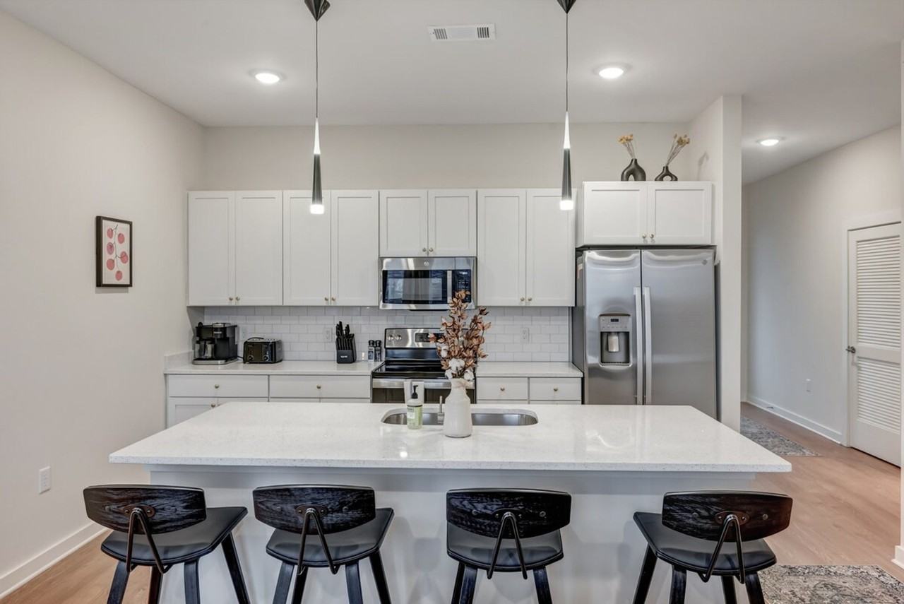 600 E Trinity Ln #1049679P - Photo 7 of 25