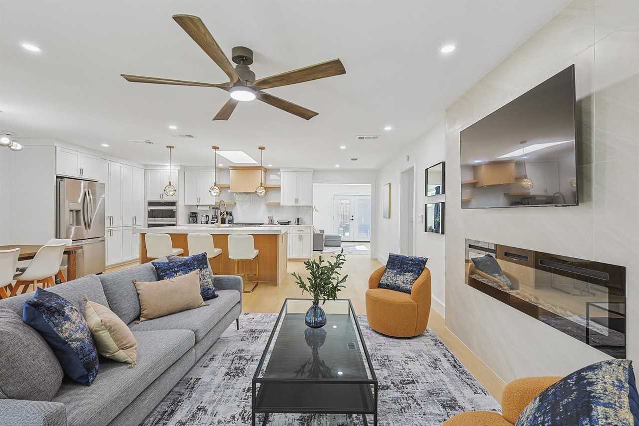 6639 Aintree Cir #1032087P - Photo 3 of 43