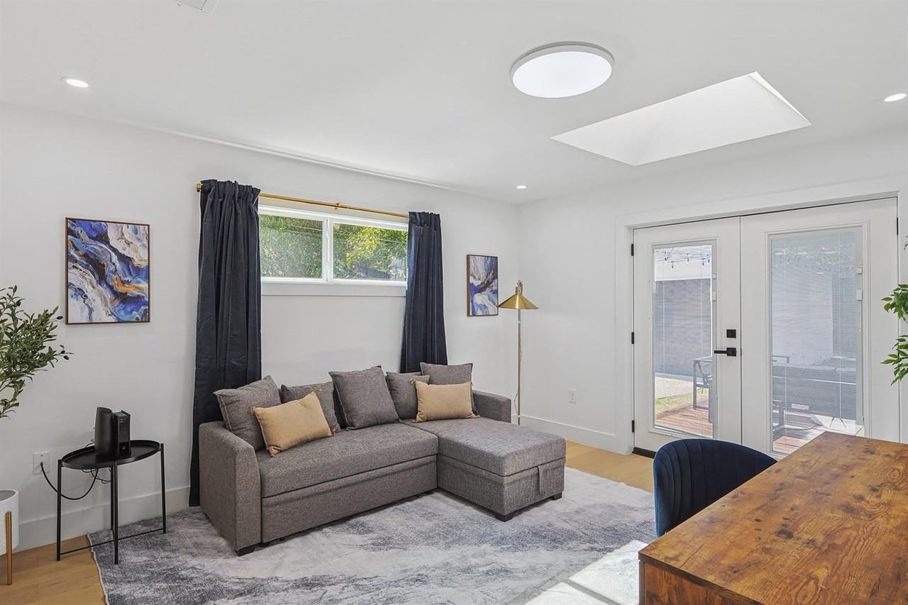 6639 Aintree Cir #1032087P - Photo 6 of 43