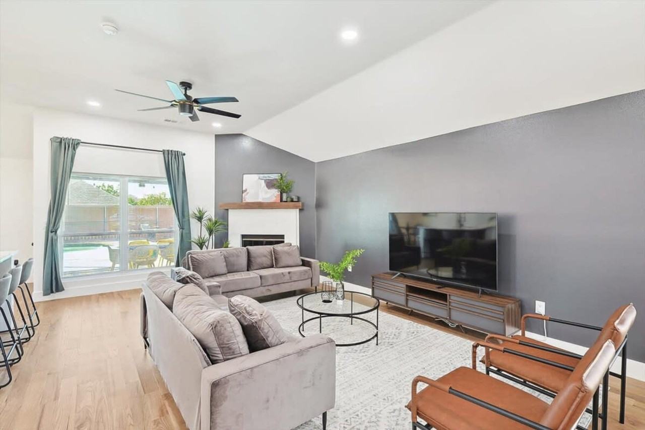 215 Nottingham Dr #1019588P - Photo 2 of 37