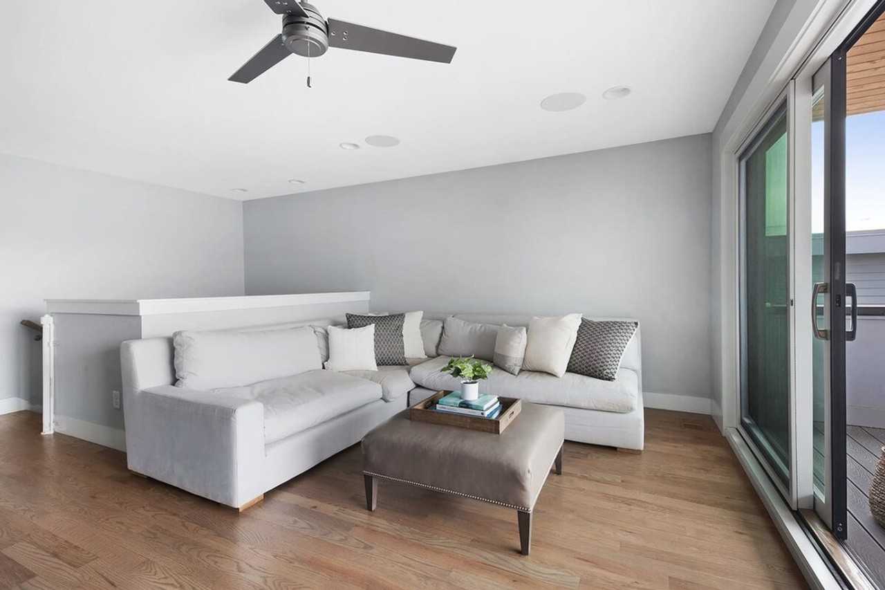 917 Southside Pl #1043947P - Photo 3 of 50