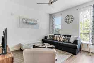 1500 N Henderson Ave - Photo 1 of 1