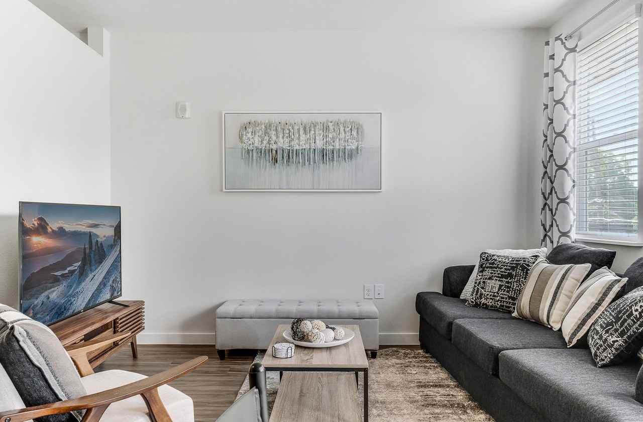 1500 N Henderson Ave #1018232P - Photo 3 of 19