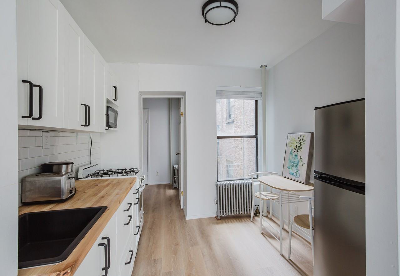 55 Leroy St #1049553P - Photo 7 of 16