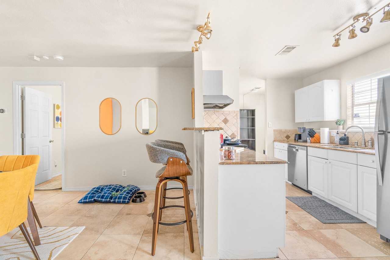 4315 Munger Ave #1018225P - Photo 7 of 19