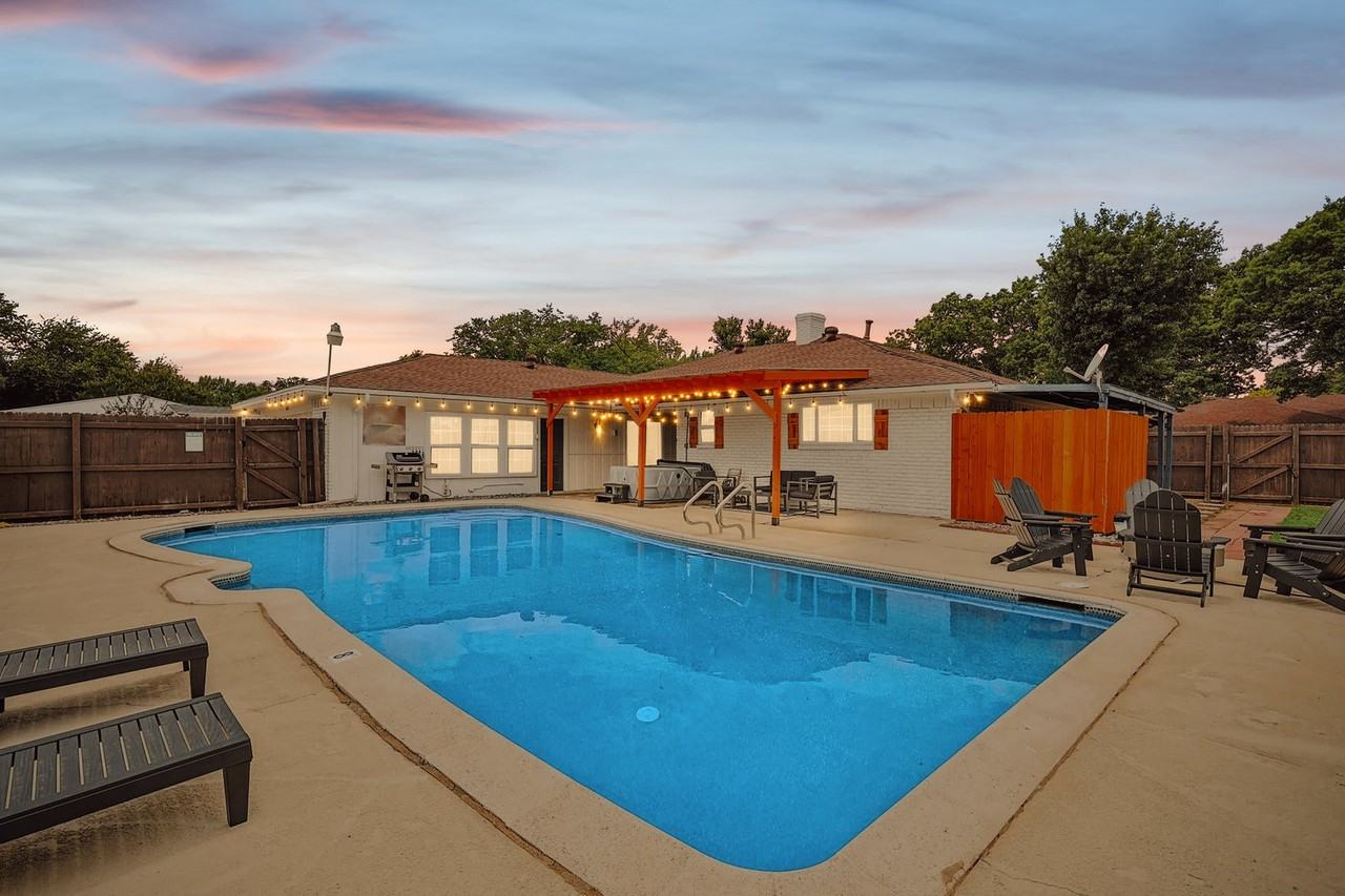 1012 Cloverdale Ln #1024494P - Photo 2 of 43