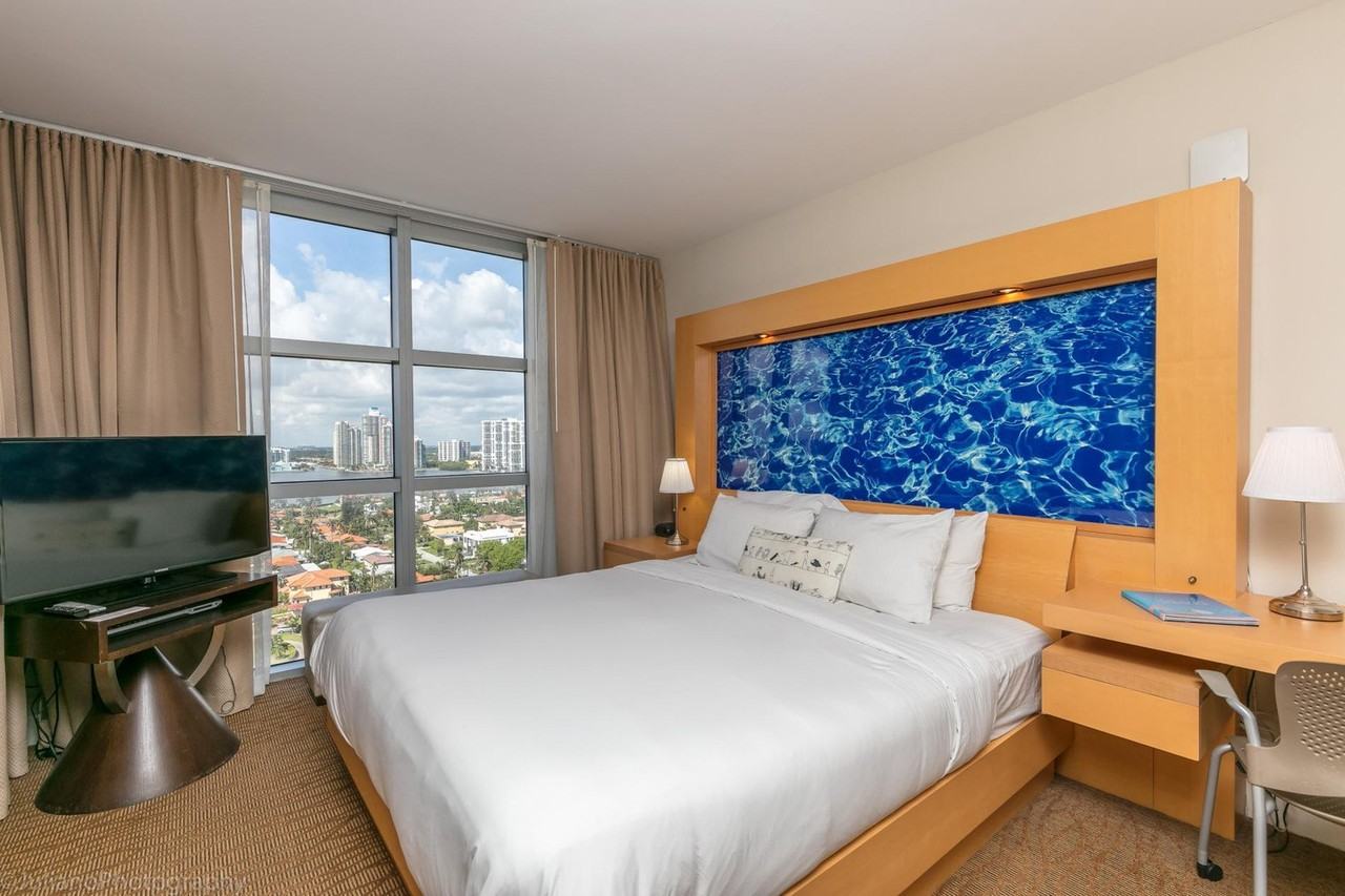 18695 Collins Ave #1049782P - Photo 3 of 18