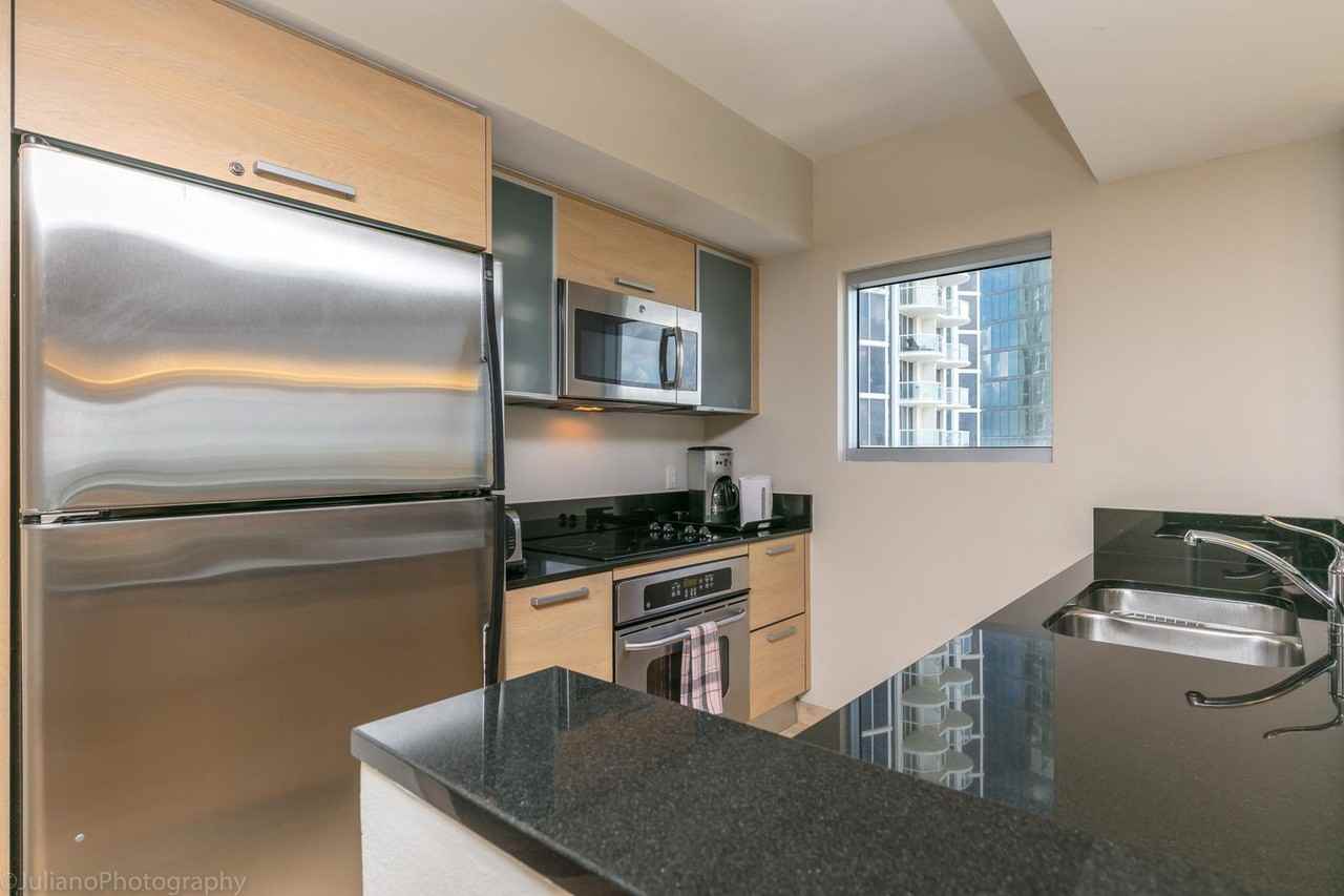 18683 Collins Avenue - Photo 5 of 66