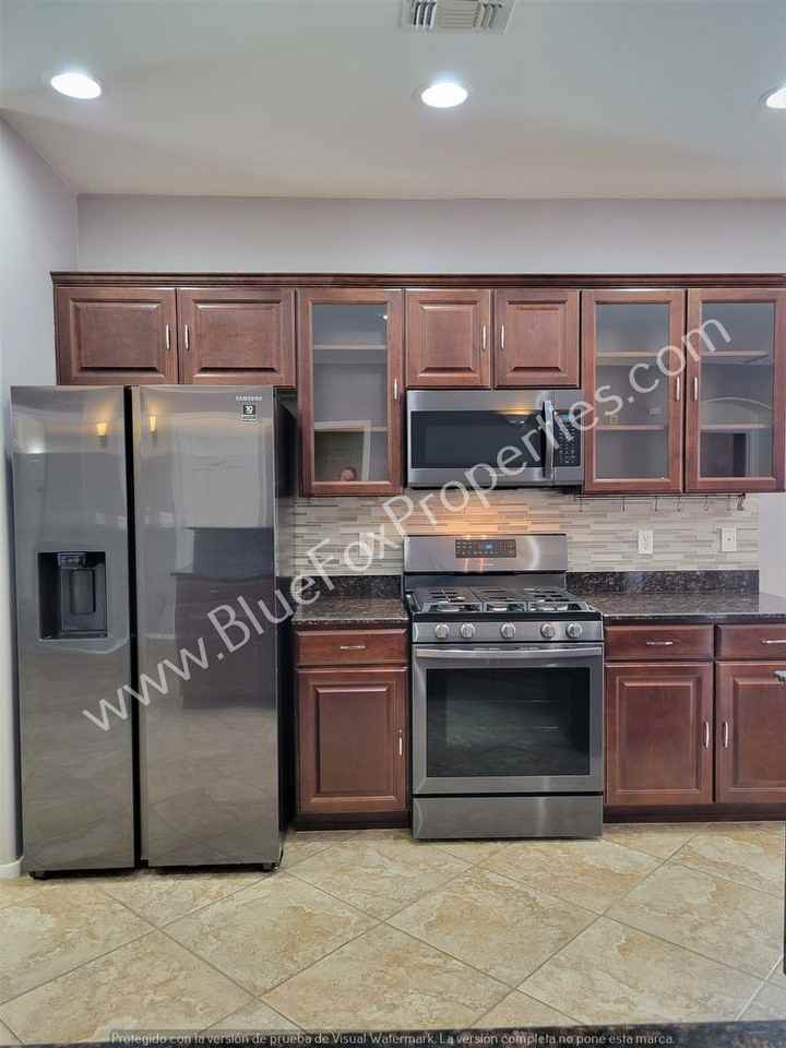 10576 S Jared Ln - Photo 3 of 32