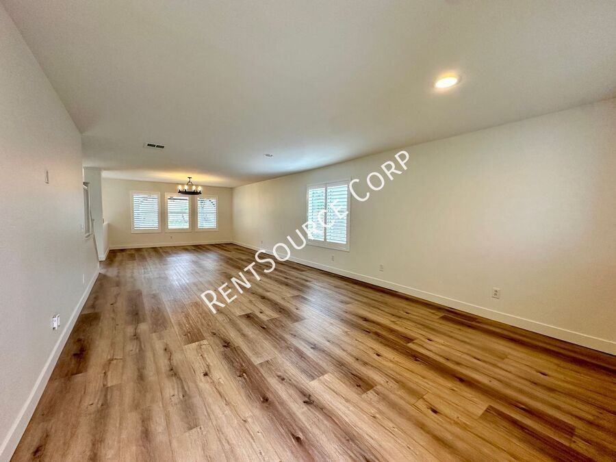 28318 Gibraltar Ln - Photo 2 of 28