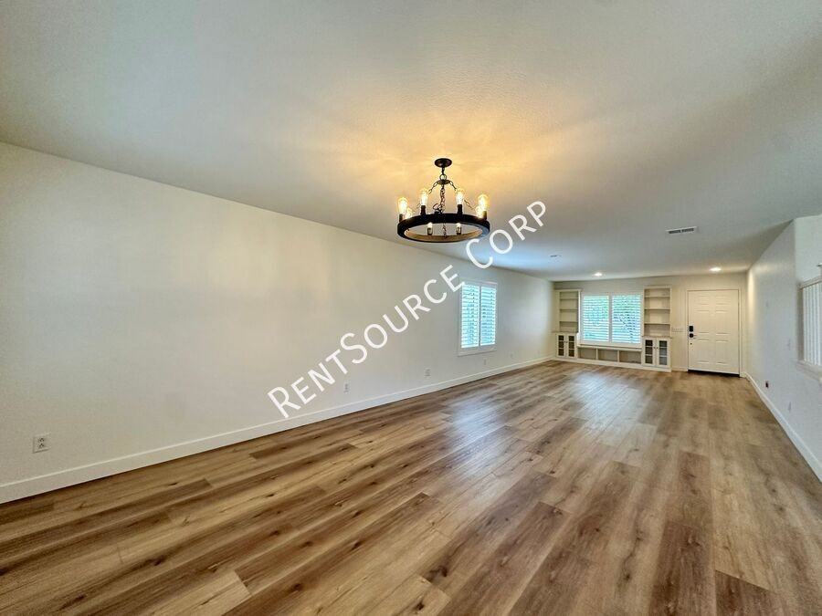 28318 Gibraltar Ln - Photo 3 of 28