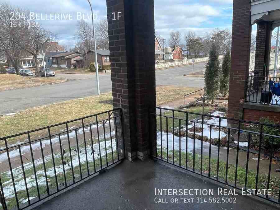 204 Bellerive Blvd #1F - Photo 3 of 14