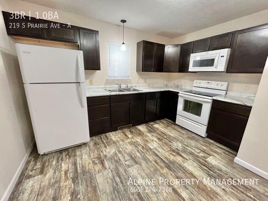 219 S Prairie Ave #A - Photo 2 of 20