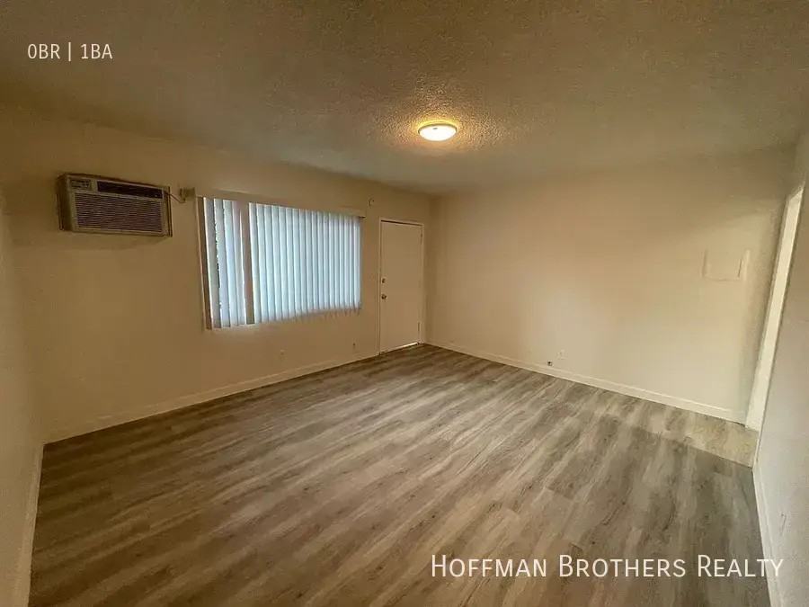 15550 Vanowen St #9 - Photo 3 of 11