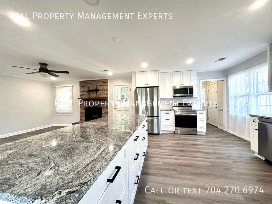 1105 S Magnolia St - Photo 3 of 24
