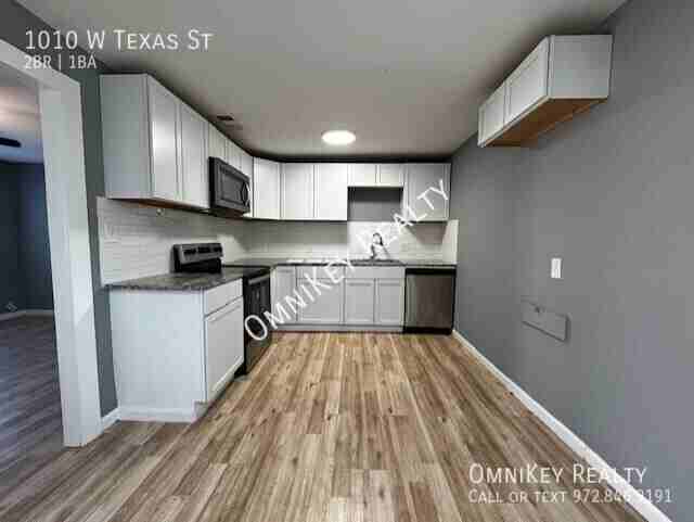 1010 W Texas St - Photo 3 of 9