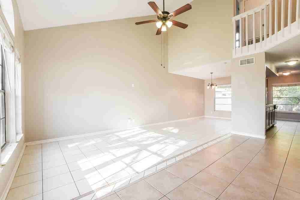 713 Fenwick Dr - Photo 4 of 17