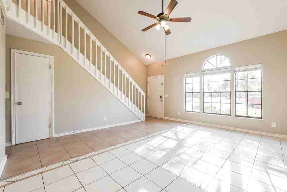 713 Fenwick Dr - Photo 5 of 17