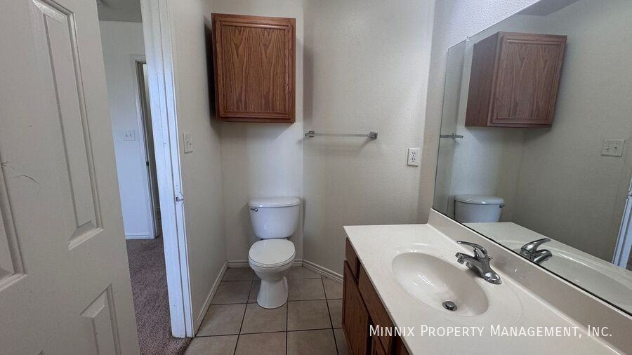 916 N Bangor Ave #B - Photo 4 of 25