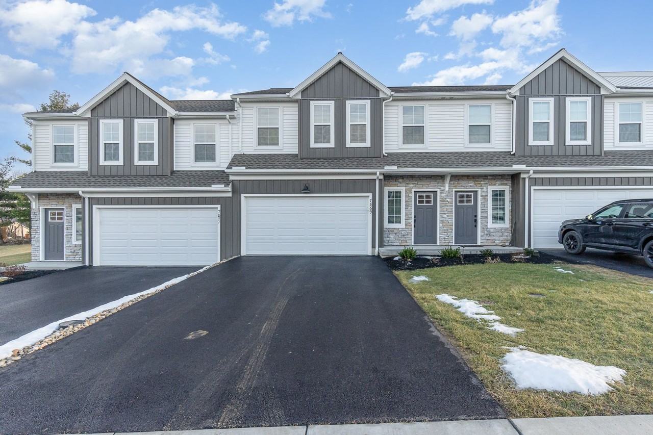 7869 Oak Brook Dr - Photo 2 of 31