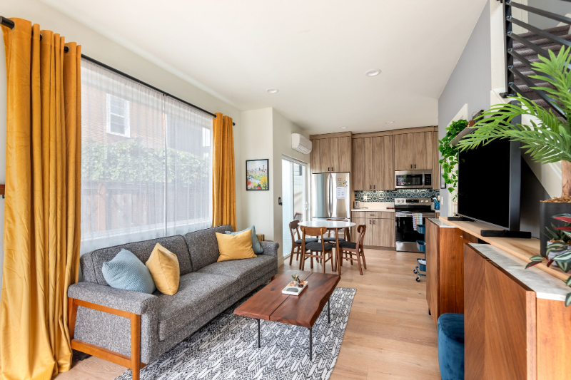 461 Ne Church St - Photo 4 of 20