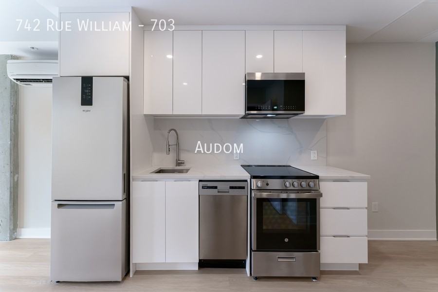 742 Rue William #703