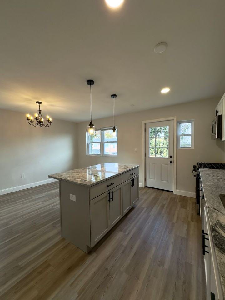 5430 Whitlock Rd - Photo 7 of 32