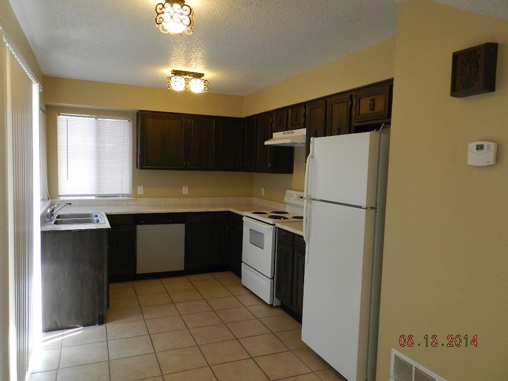 1805 W 5th St - Photo 2 of 10