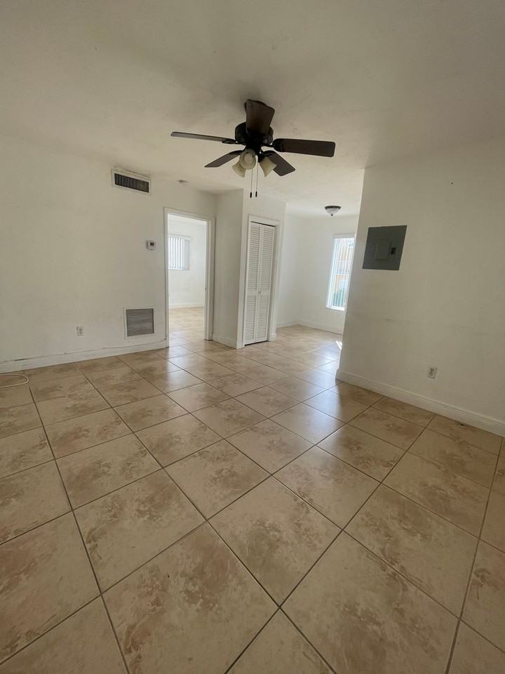 224 SW 4 Ave - Photo 6 of 13