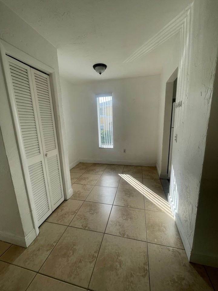 224 SW 4 Ave - Photo 7 of 13