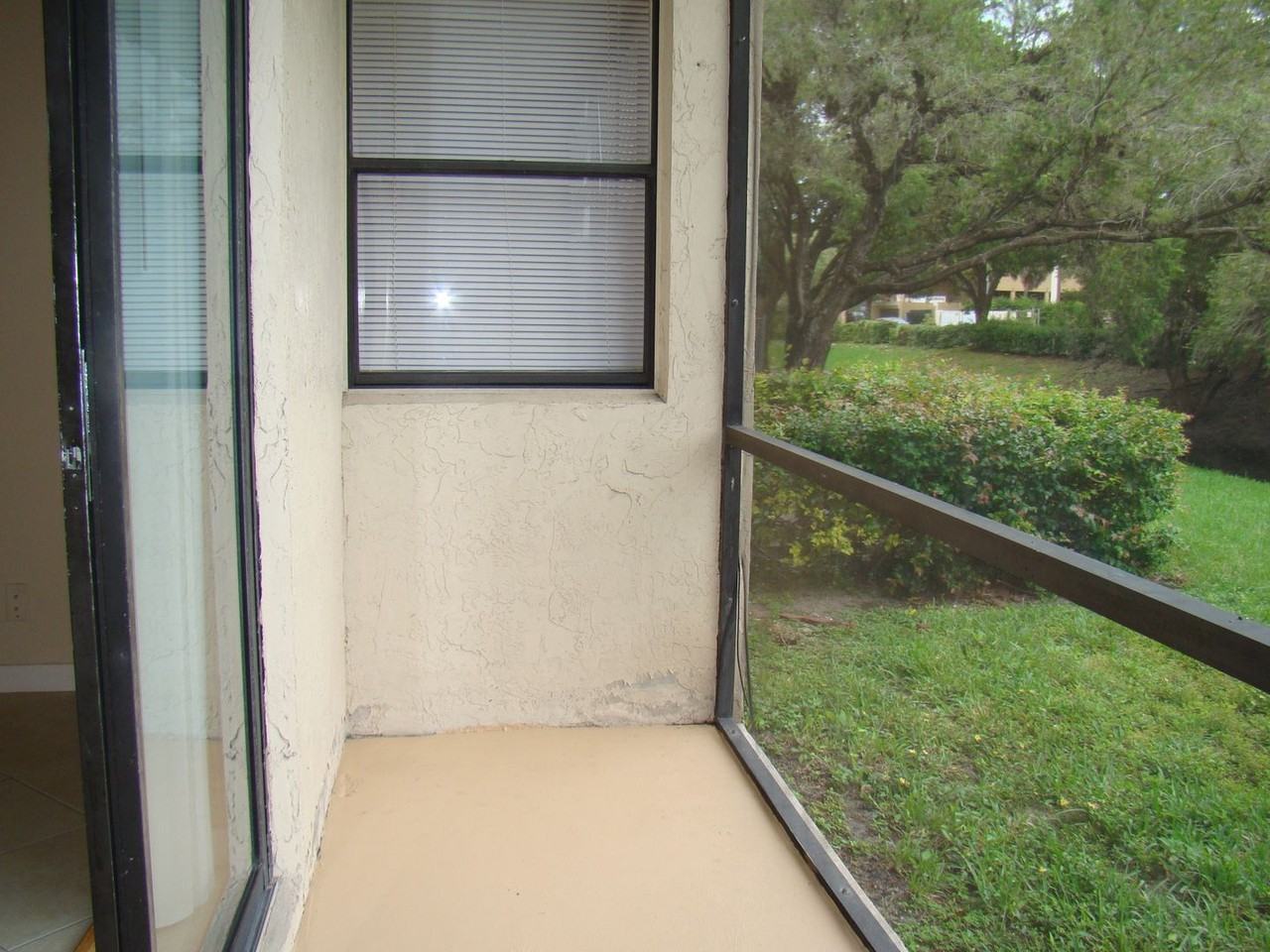 11571 Nw 45th St - Photo 4 of 9