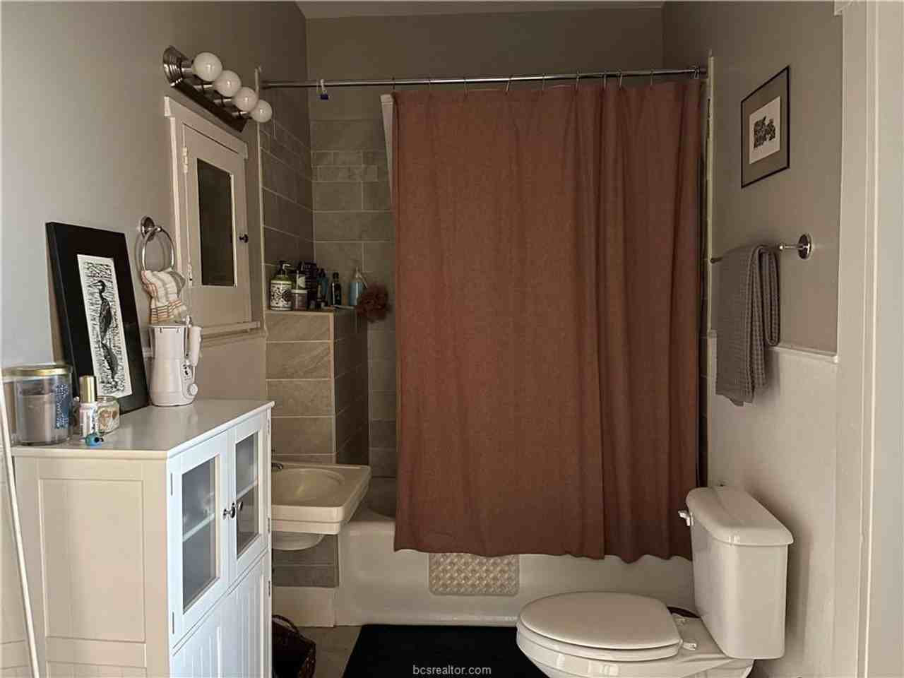 409 E Pease St - Photo 7 of 14