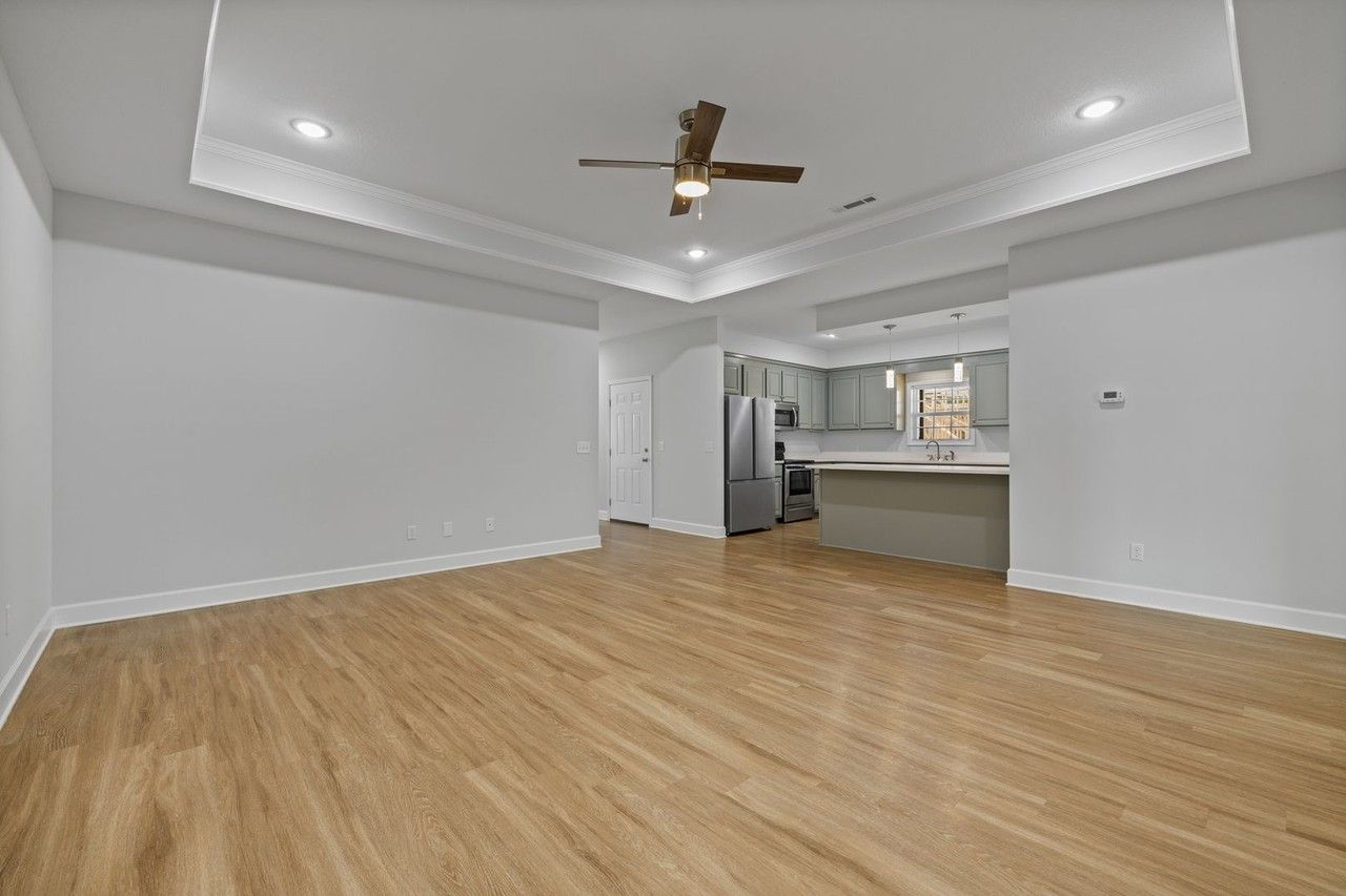 170 Wingate Ave - Photo 4 of 17