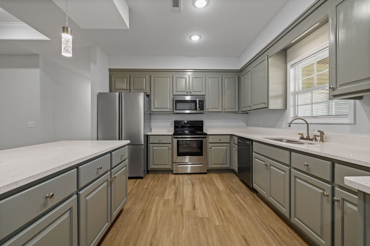 170 Wingate Ave - Photo 5 of 17