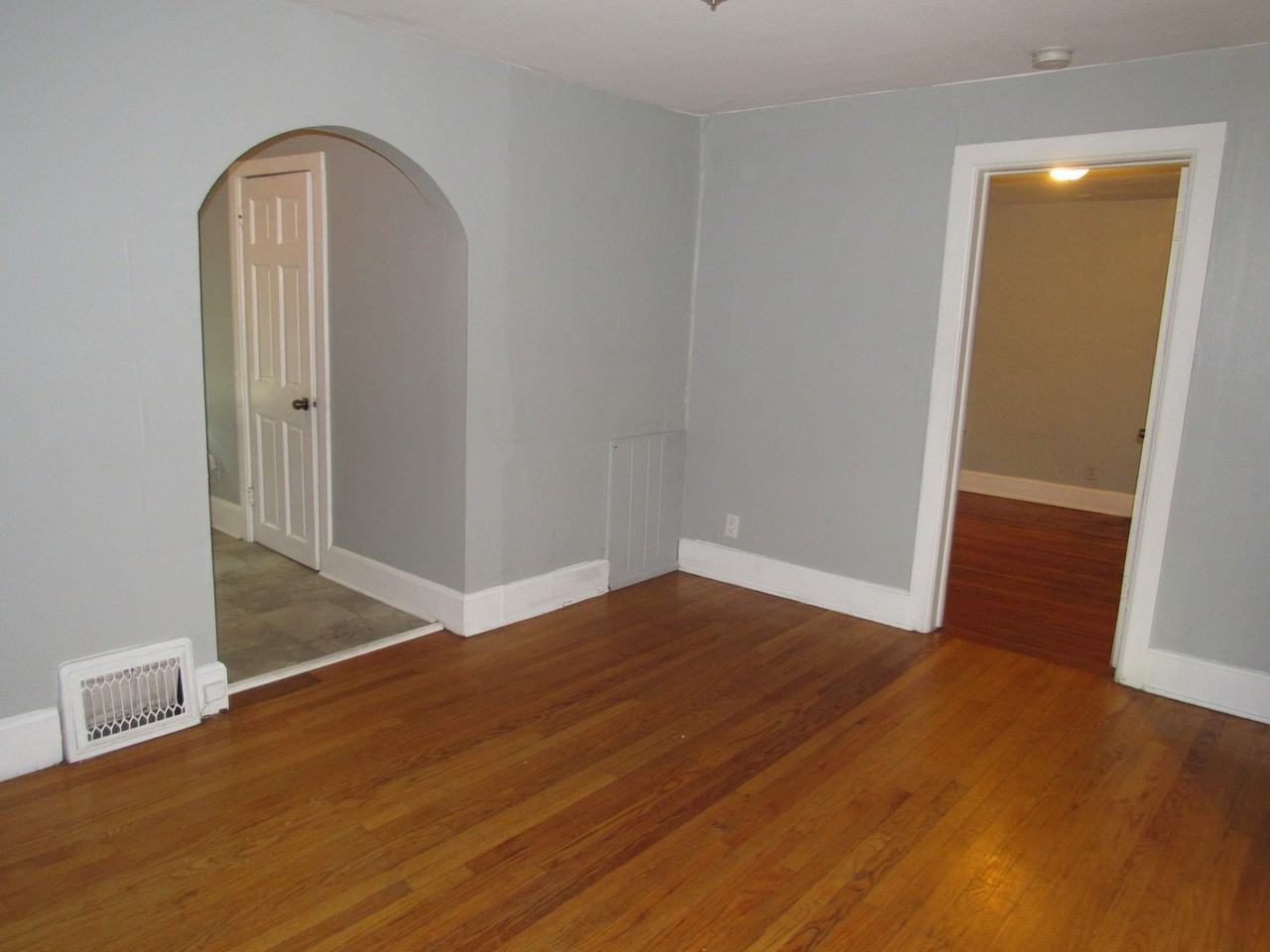 512 W Doty St #2 - Photo 2 of 16