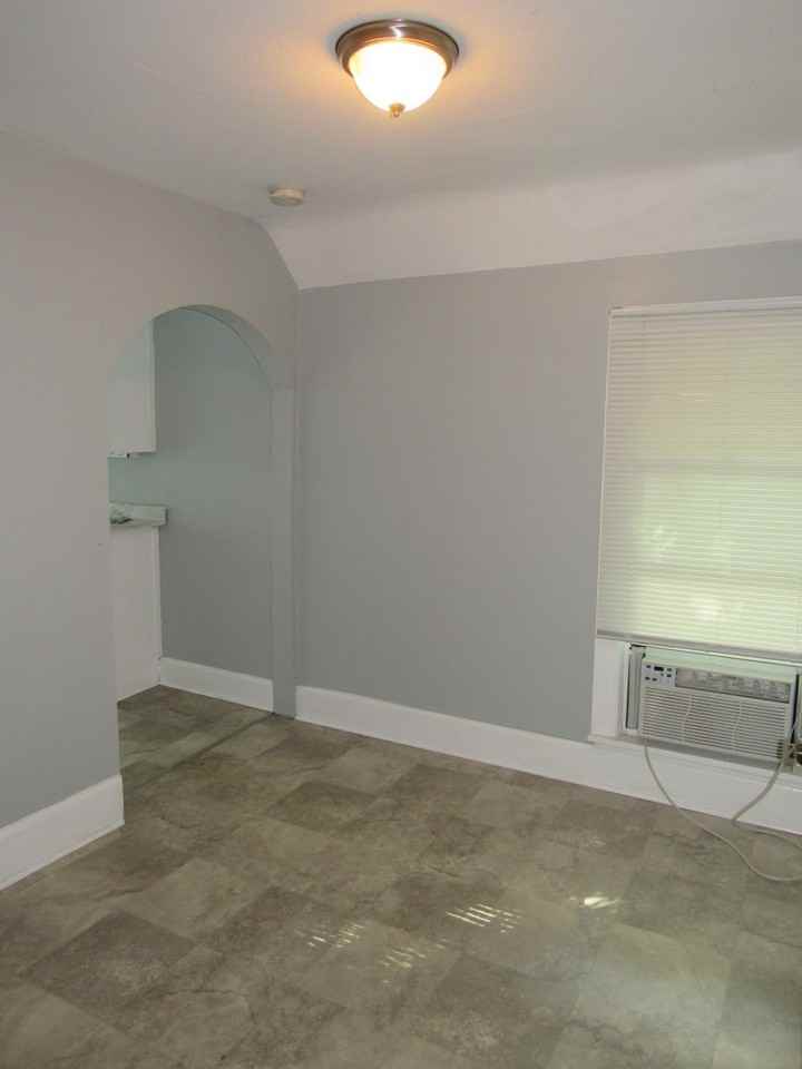 512 W Doty St #2 - Photo 4 of 16