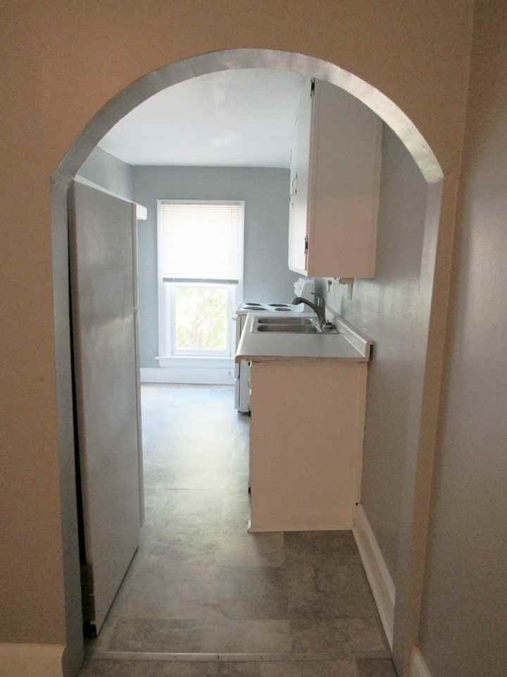 512 W Doty St #2 - Photo 5 of 16