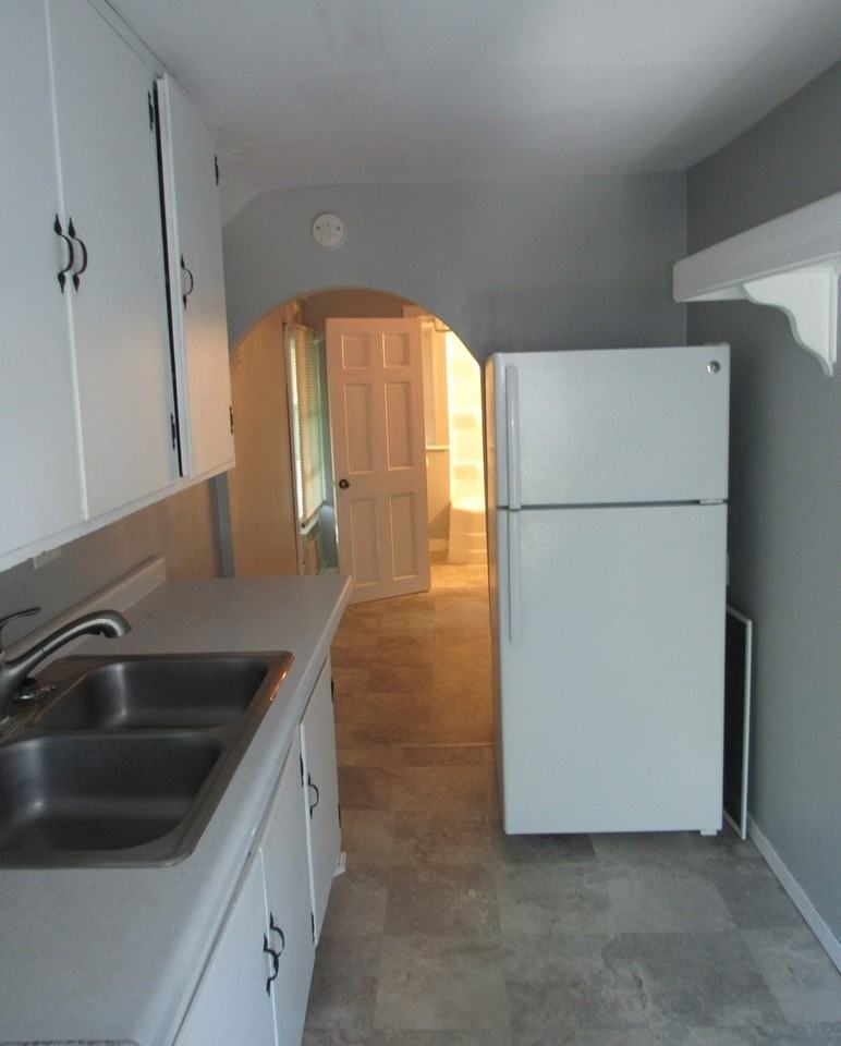 512 W Doty St #2 - Photo 6 of 16