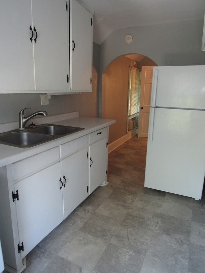 512 W Doty St #2 - Photo 7 of 16