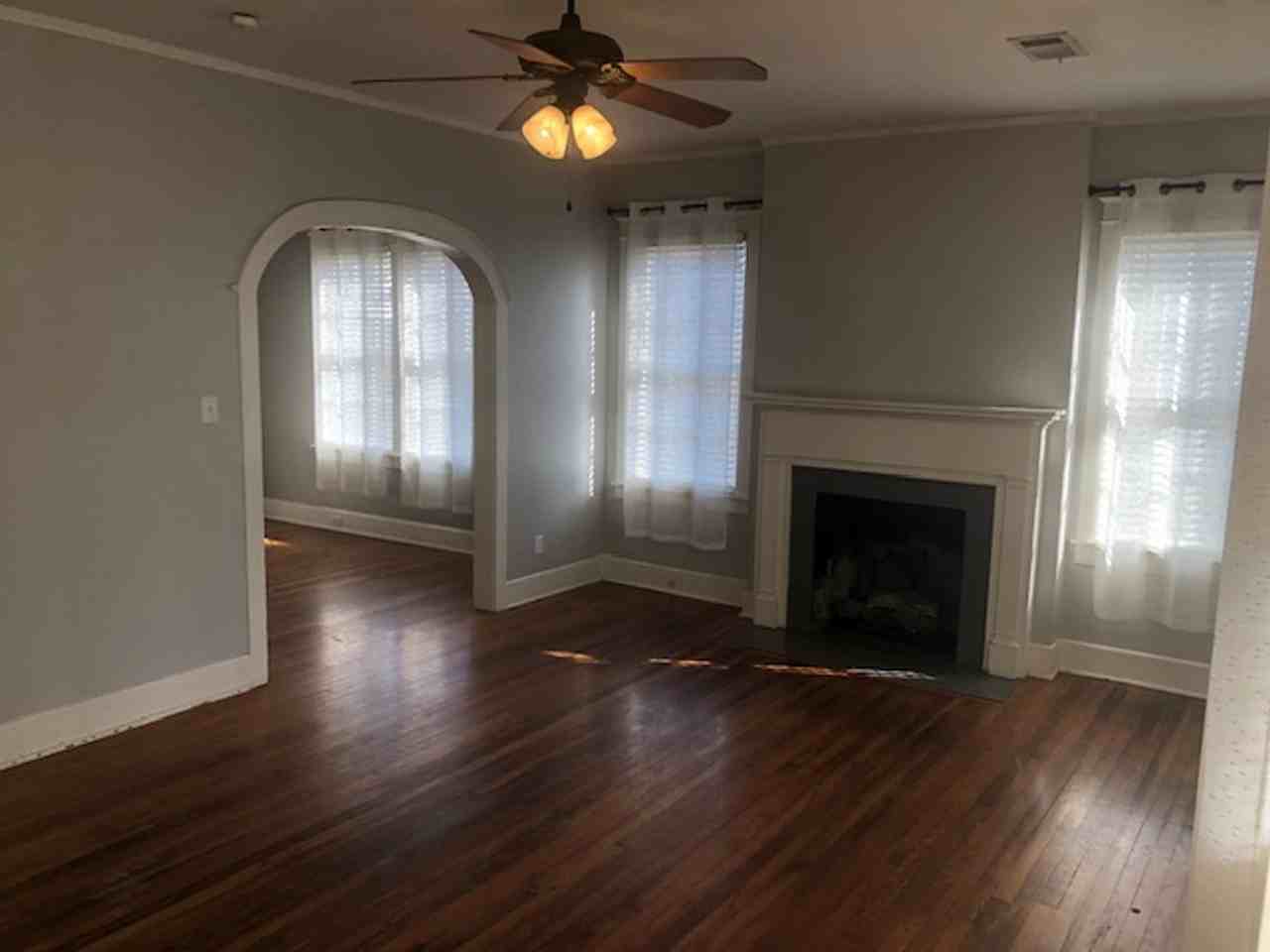 1120 Woodlawn St - Photo 2 of 10