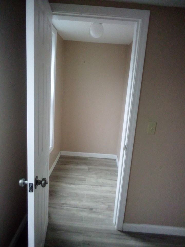 718 Main St - Photo 3 of 11