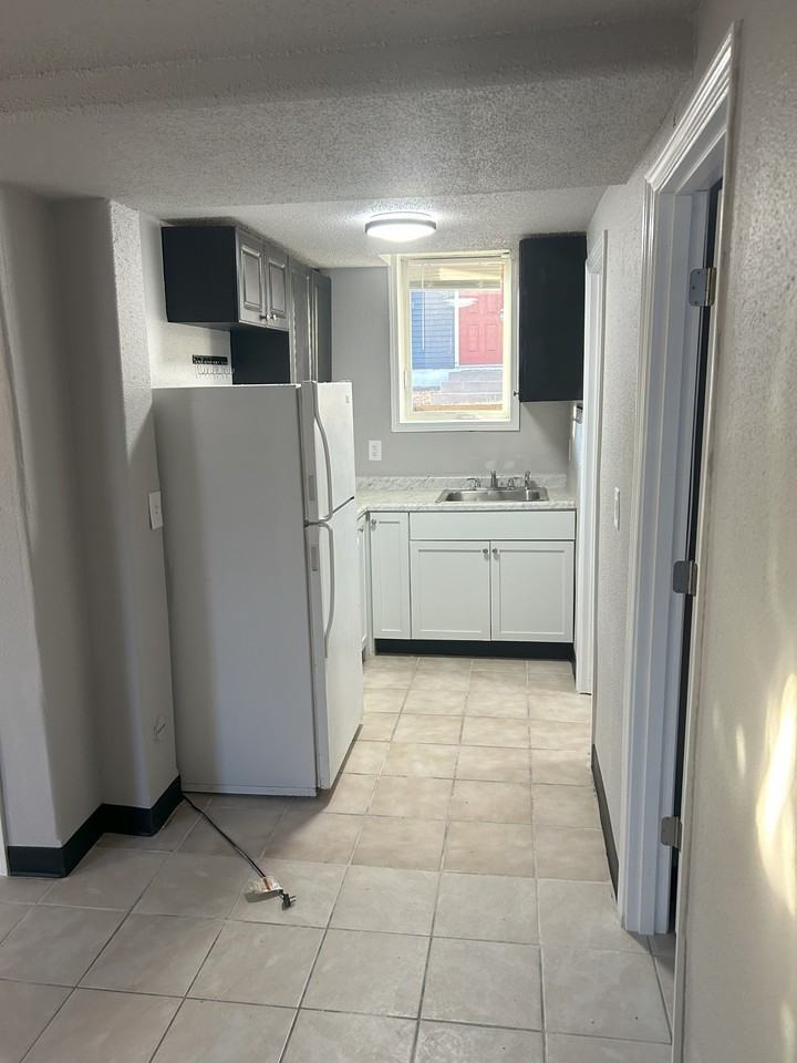 613 N Franklin Ave #4 - Photo 3 of 15