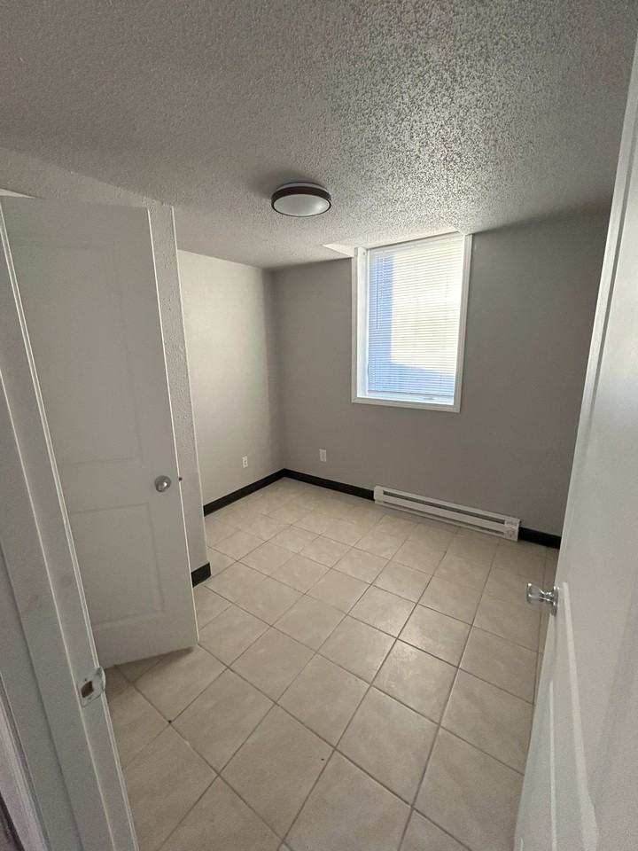613 N Franklin Ave #4 - Photo 4 of 15